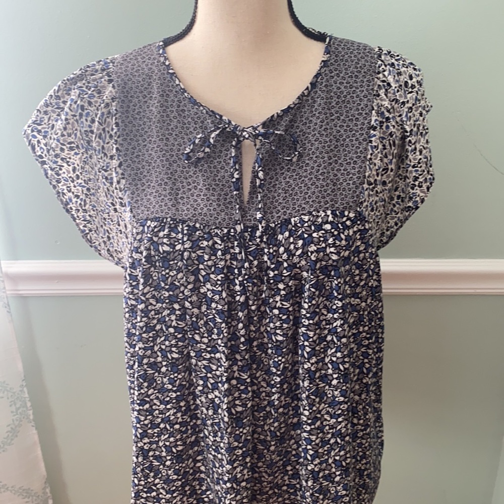 Gap Boho Flowy Style Top Size Small. - image 3